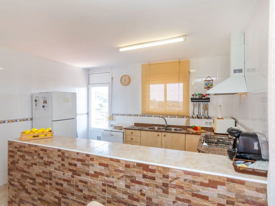 Wood, Flooring, Countertop, Floor, Interior Design, Kitchen, Furniture, Home, Ceiling, Cabinetry