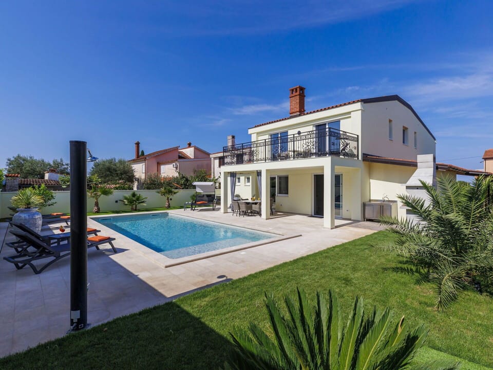 Sky, Plant, Property, Building, Window, Cloud, Azure, Land Lot, Swimming Pool, Grass