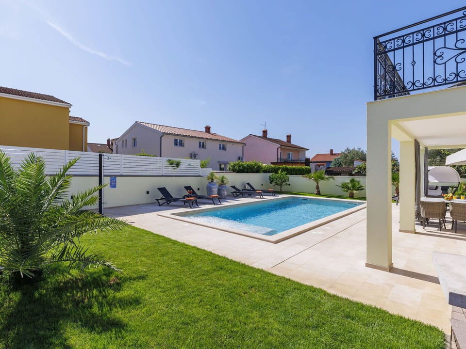 Sky, Plant, Building, Window, Shade, Swimming Pool, Land Lot, Urban Design, Condominium, Leisure