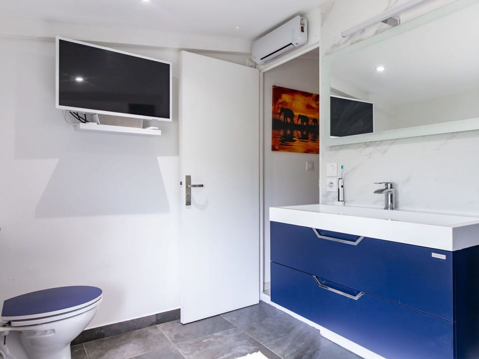 Property, Sink, Tap, White, Building, Cabinetry, Interior Design, Bathroom Cabinet, Bathroom, Plumbing Fixture