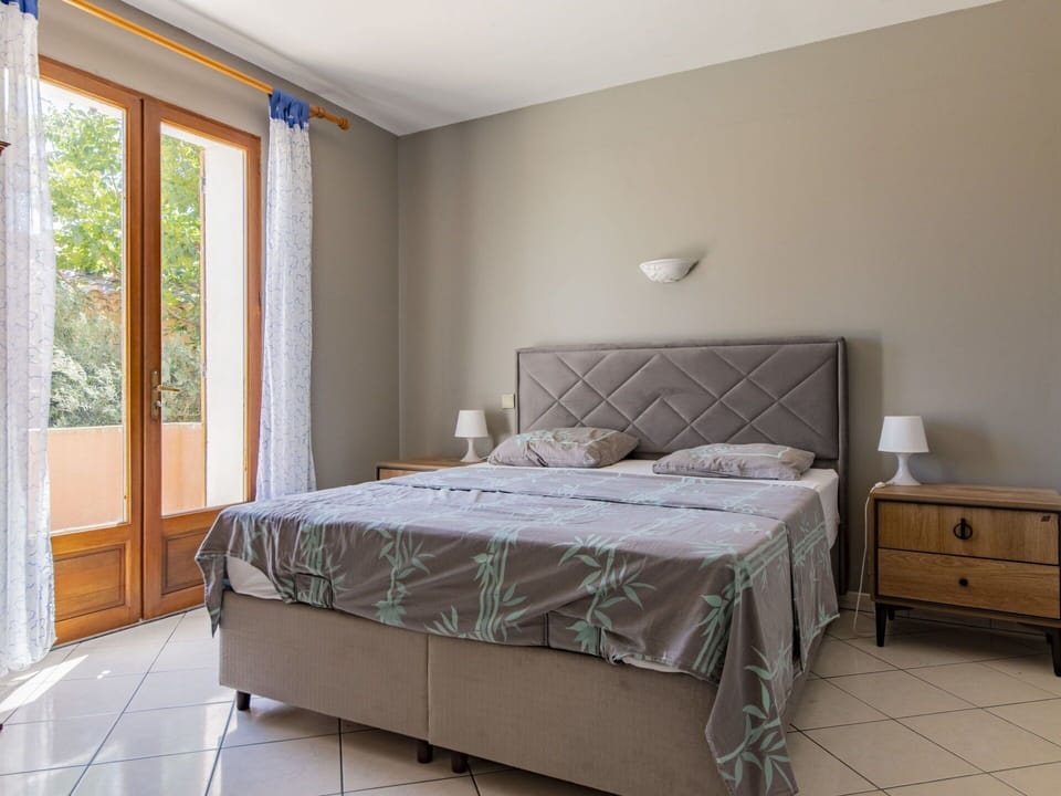 Furniture, Property, Window, Comfort, Building, Bed Frame, Wood, Interior Design, Cabinetry