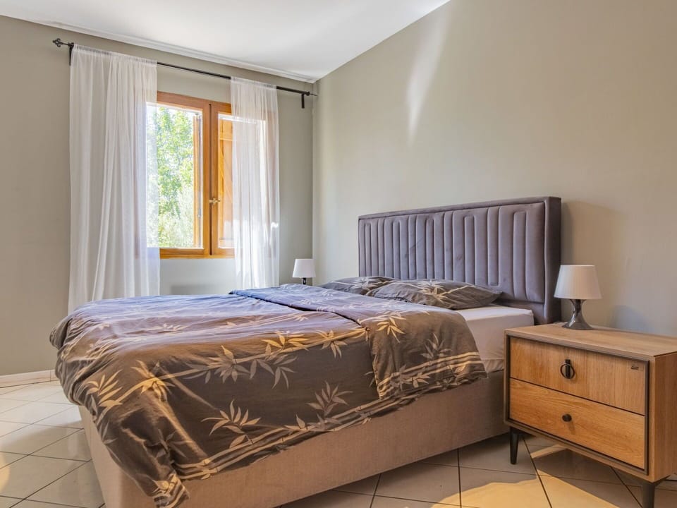 Property, Furniture, Wood, Comfort, Textile, Cabinetry, Interior Design, Flooring, Floor