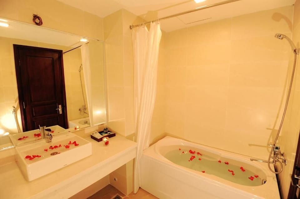 Luxury Suite, City View | Bathroom | Shower, hair dryer, slippers, towels
