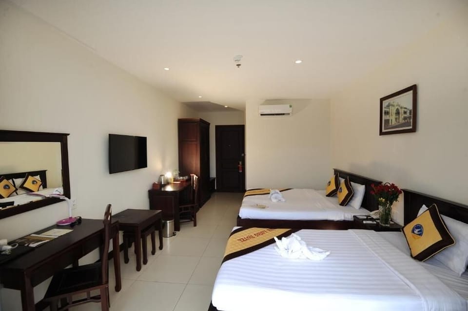 Senior Triple Room | Desk, free WiFi