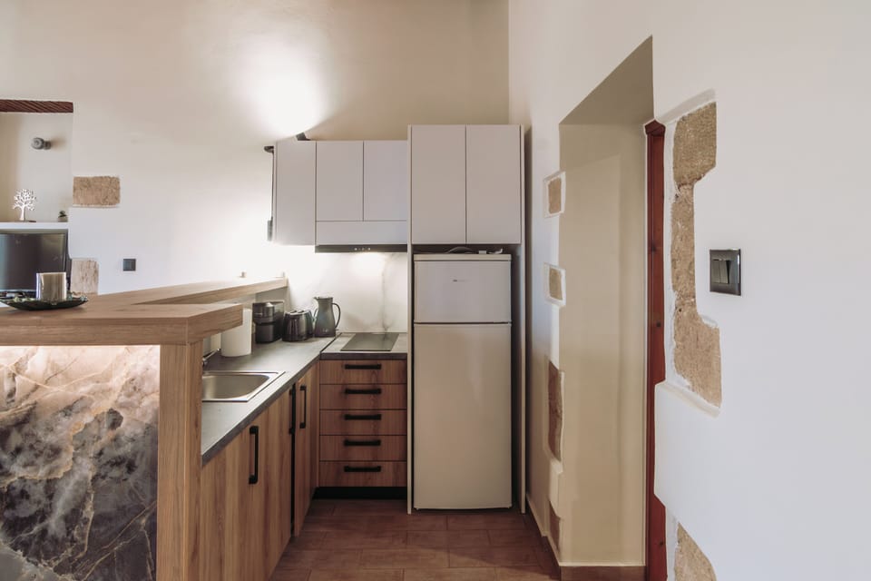 Electric kettle, highchair