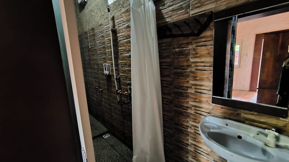 Deluxe Double Room | Bathroom