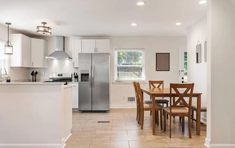 Kitchen: Cook and gather in our modern kitchen, equipped with all the essentials and sleek appliances. Whether you’re preparing a meal or enjoying a casual bite, this space is designed for both comfort and convenience.