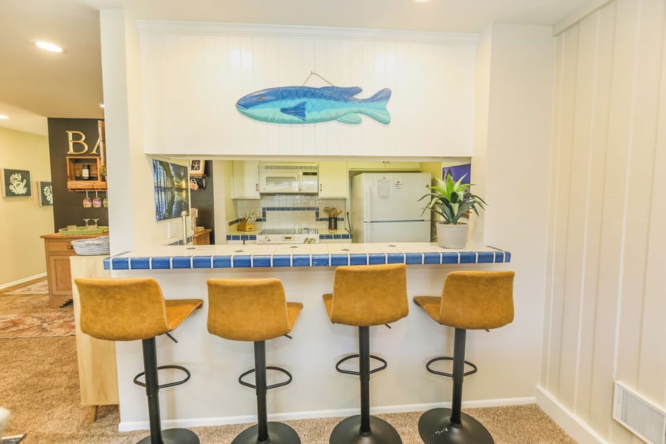 Four extra seats available for a quick snack or for the little ones