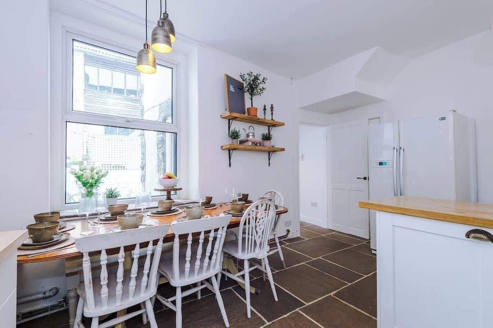 Beautiful. elegant and full kitchen with everything you need.