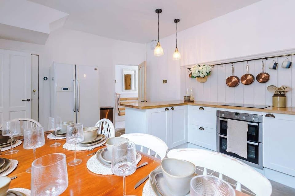 Beautiful. elegant and full kitchen with everything you need.