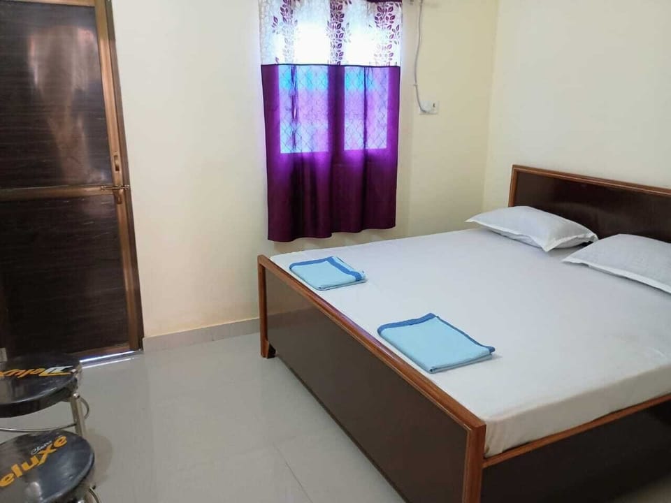 Laptop workspace, free WiFi