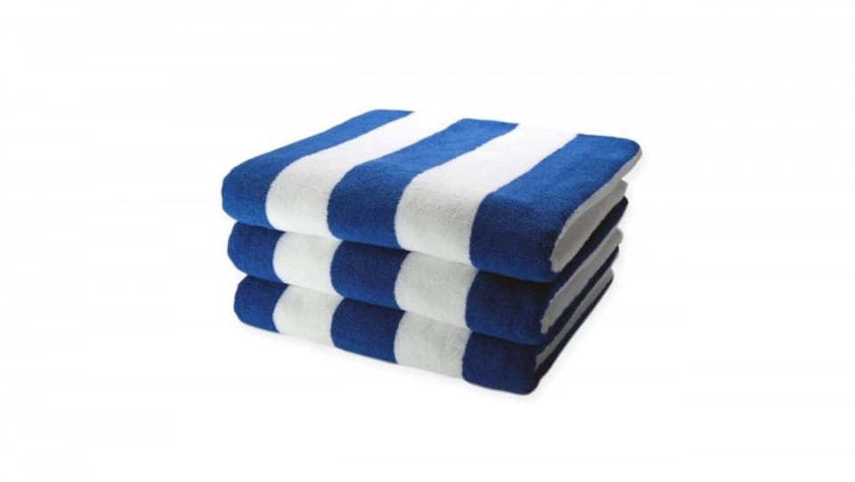 Fresh and clean towels are provided for all guests, ensuring a comfortable stay.
