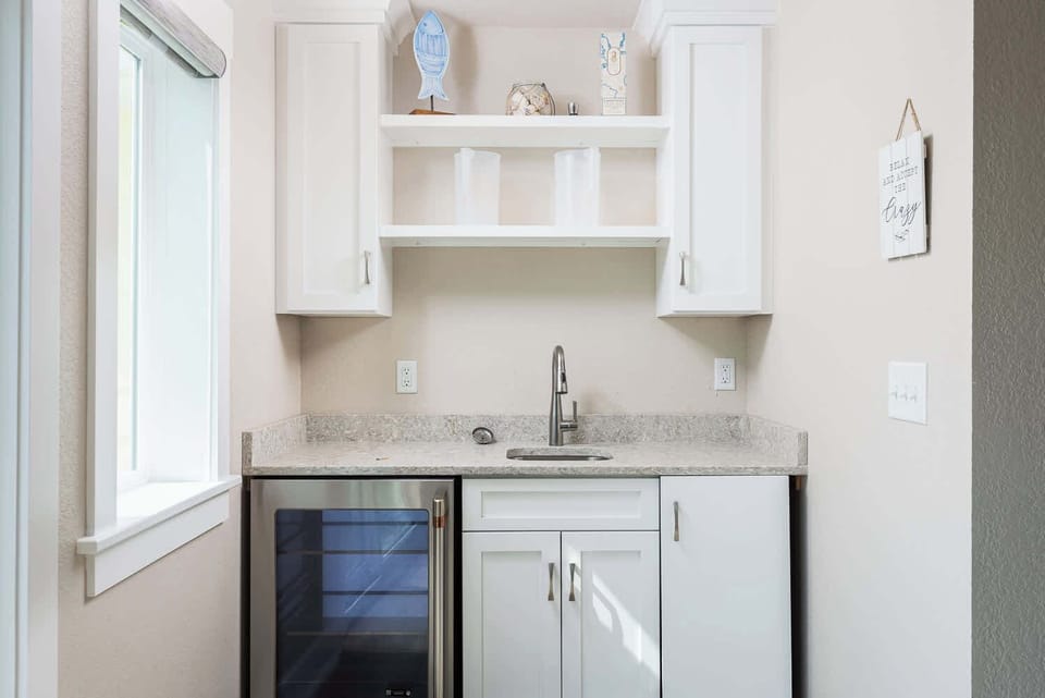 Wet Bar w/Mini Fridge