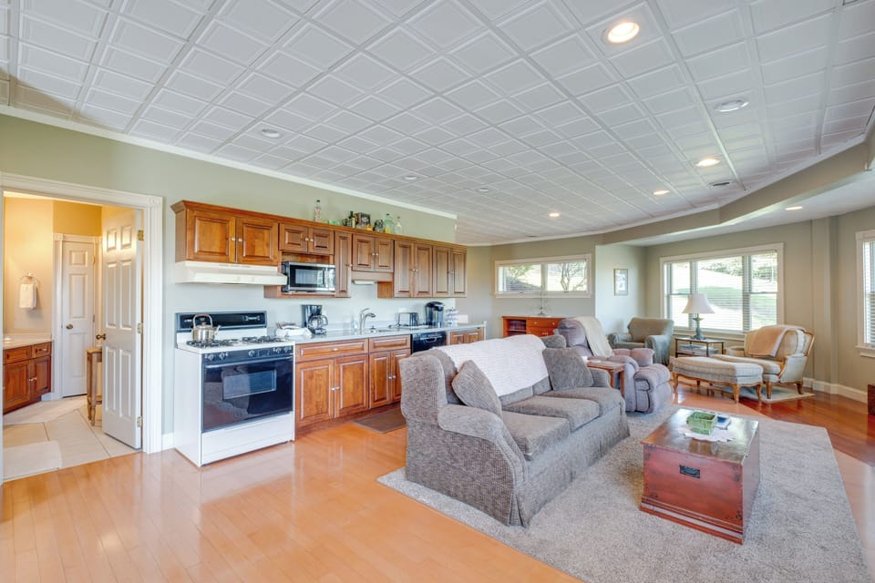 Living Area | Kitchen | Central A/C | Single-Story Unit