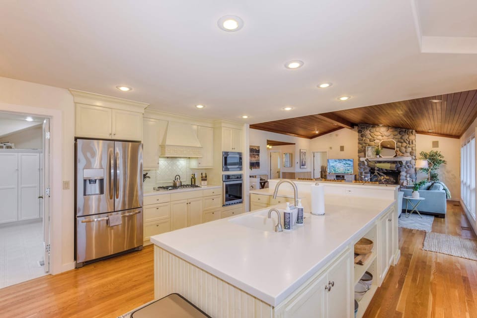 Spacious kitchen for cooking and quality time with family. Access the laundry room and butler's pantry through the door beside the fridge.