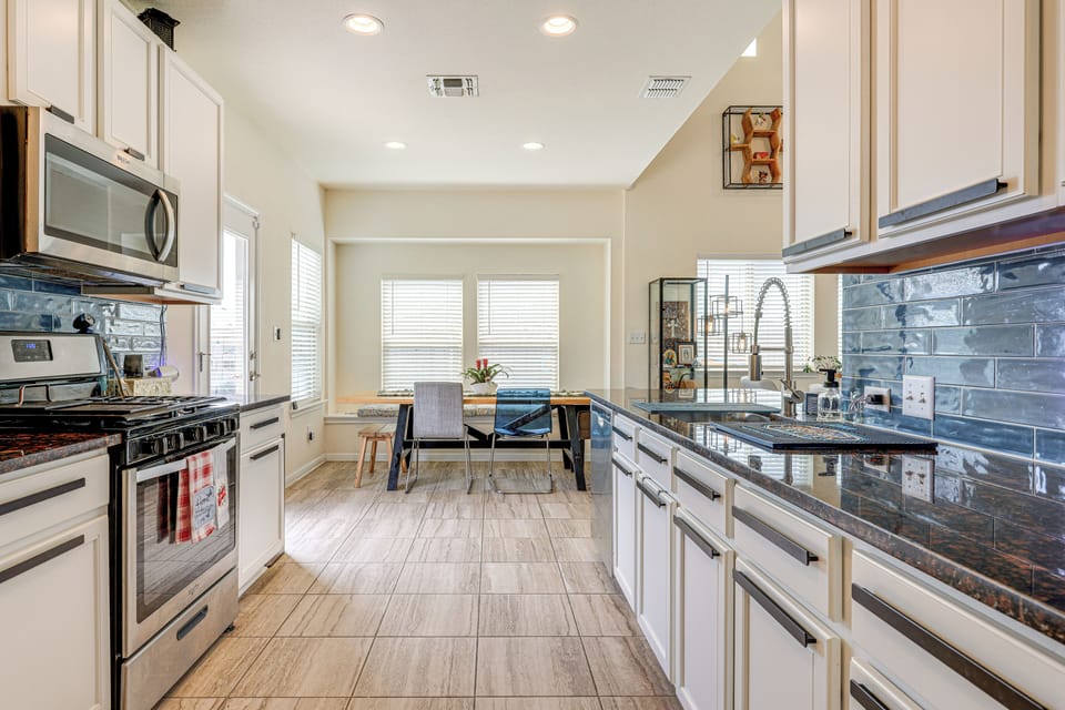 House (3 Bedrooms) | Interior