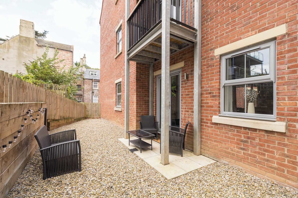 Shipwright Lodge, Whitby - Host & Stay
