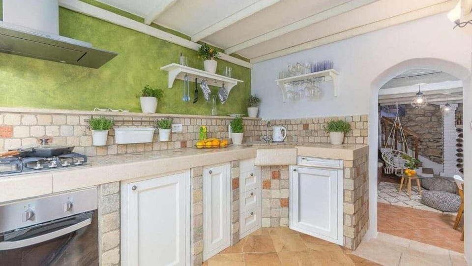 The kitchen of Casa Dvi Mendule