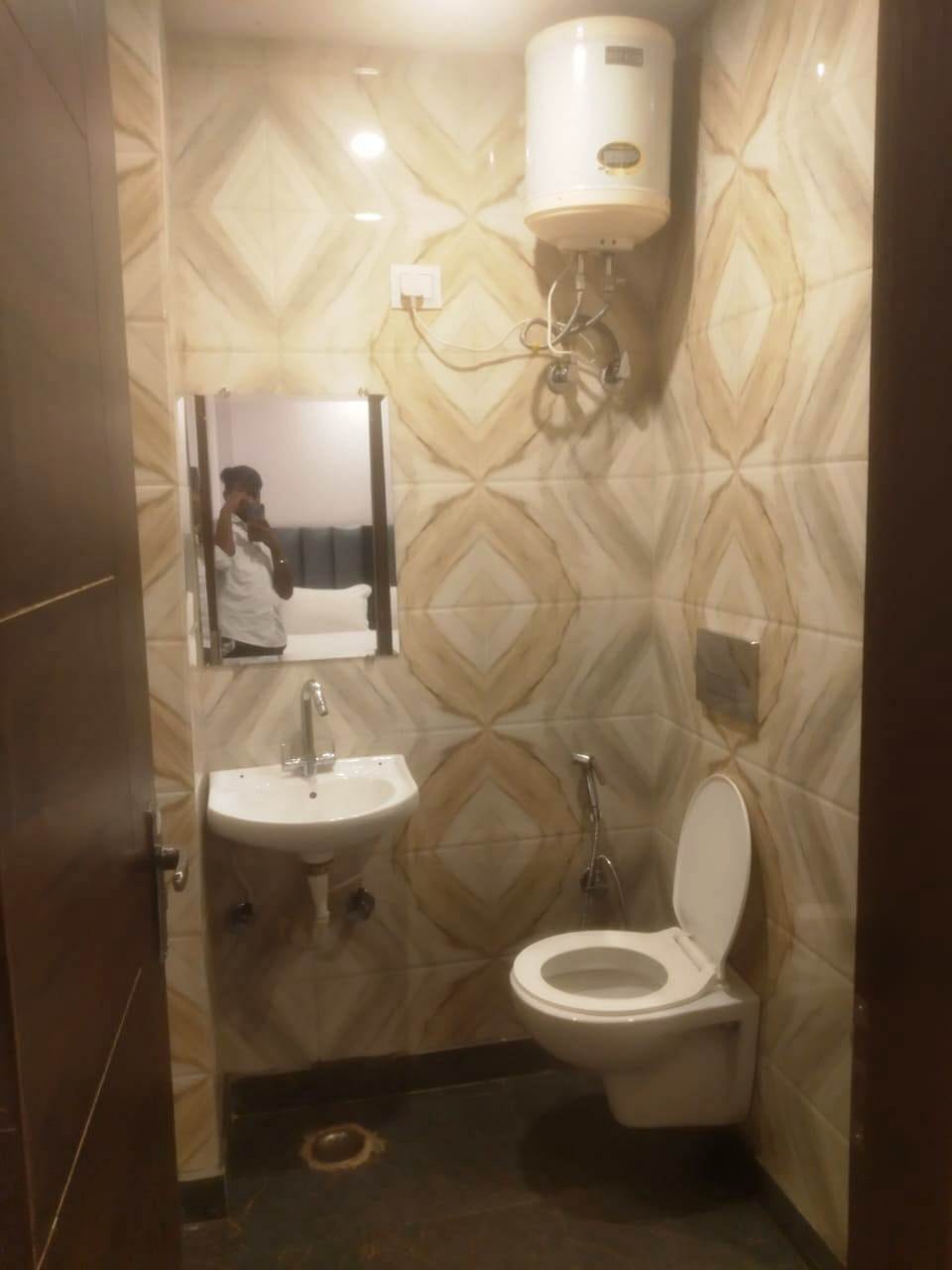 Shower, free toiletries, hair dryer, slippers