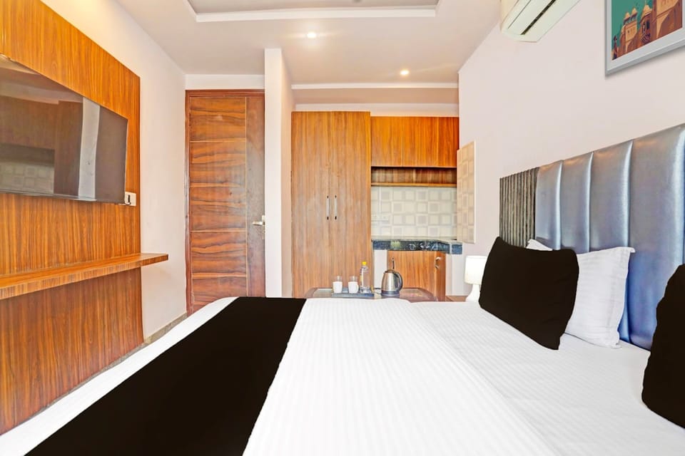 Egyptian cotton sheets, premium bedding, down comforters, pillowtop beds