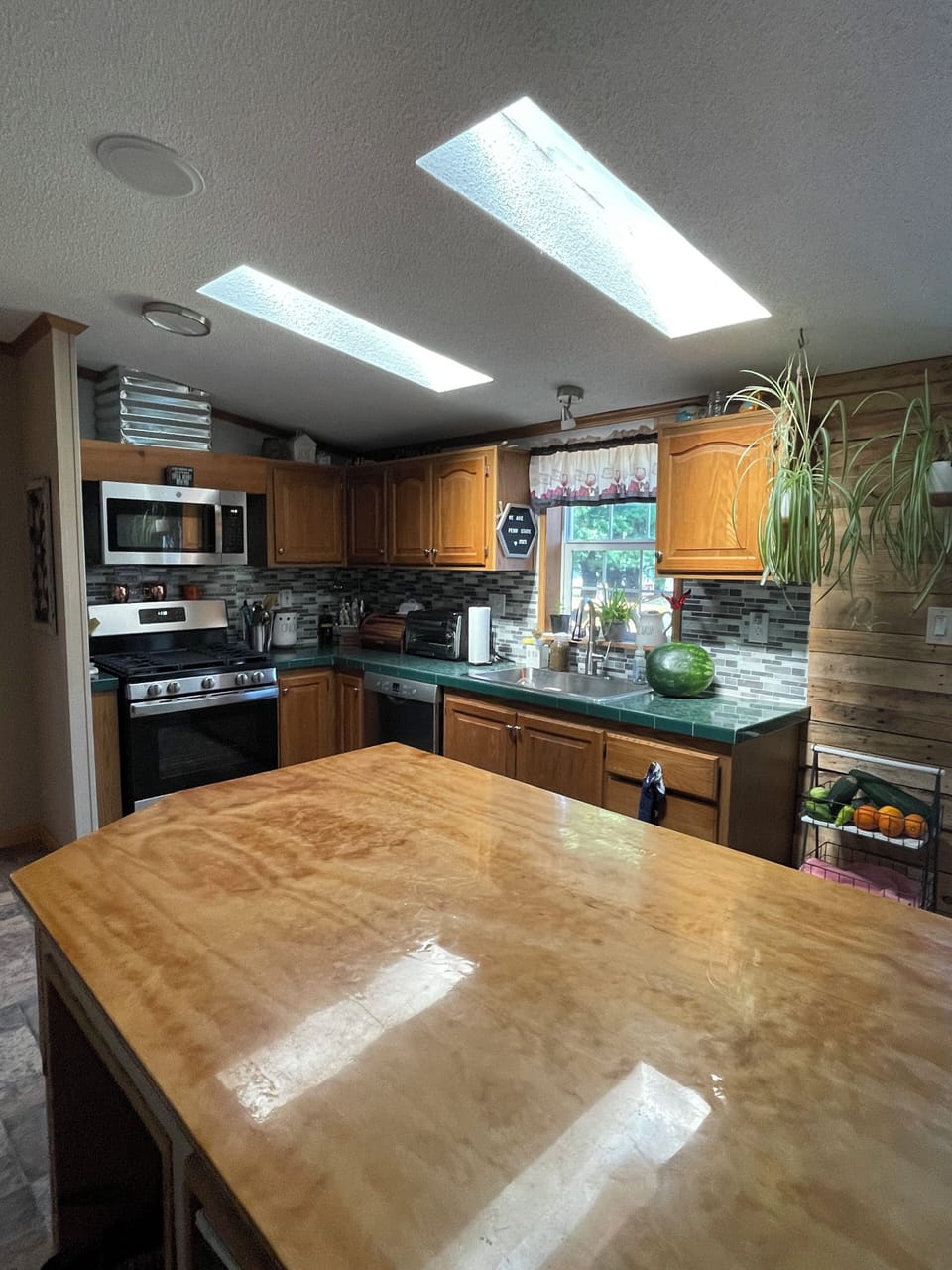Full kitchen