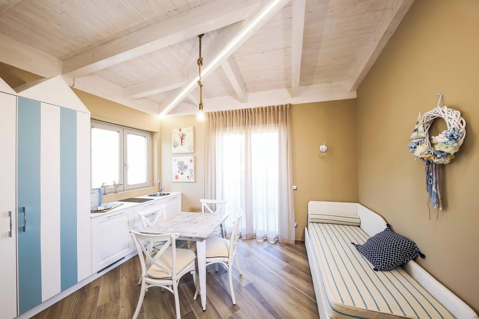 Luxury Double Room, Balcony | Laptop workspace, soundproofing, free WiFi