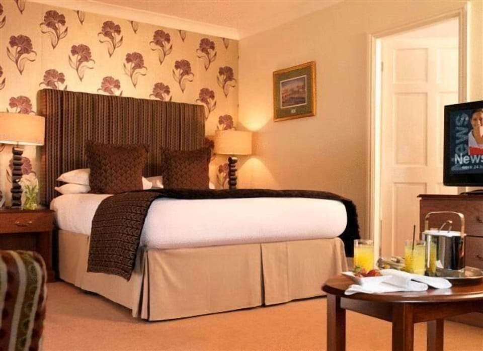 Superior Double Room | Hypo-allergenic bedding, iron/ironing board, free WiFi, bed sheets