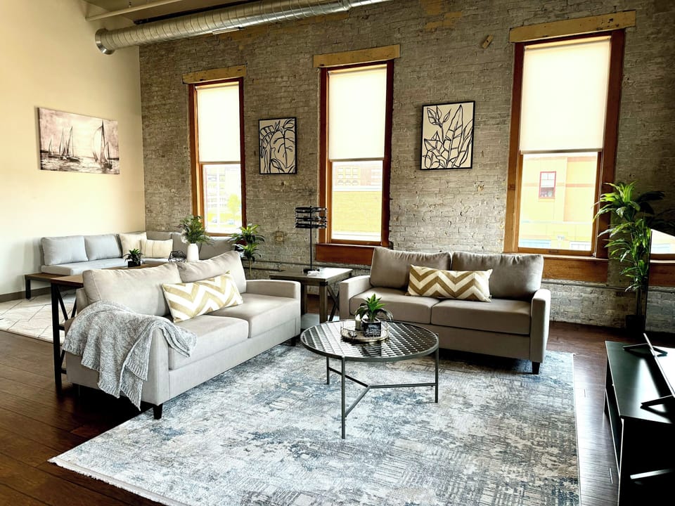 Lofts 211 living rm (1)