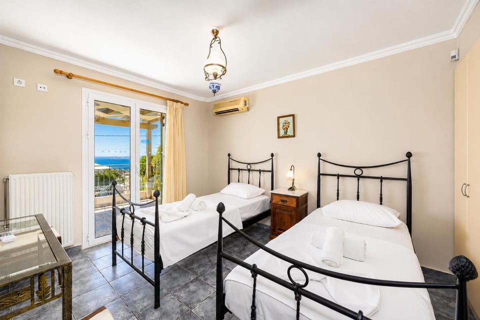 Twin bedroom with A/C and sea views