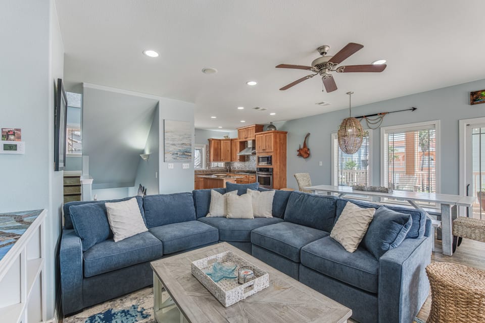 2nd floor living area