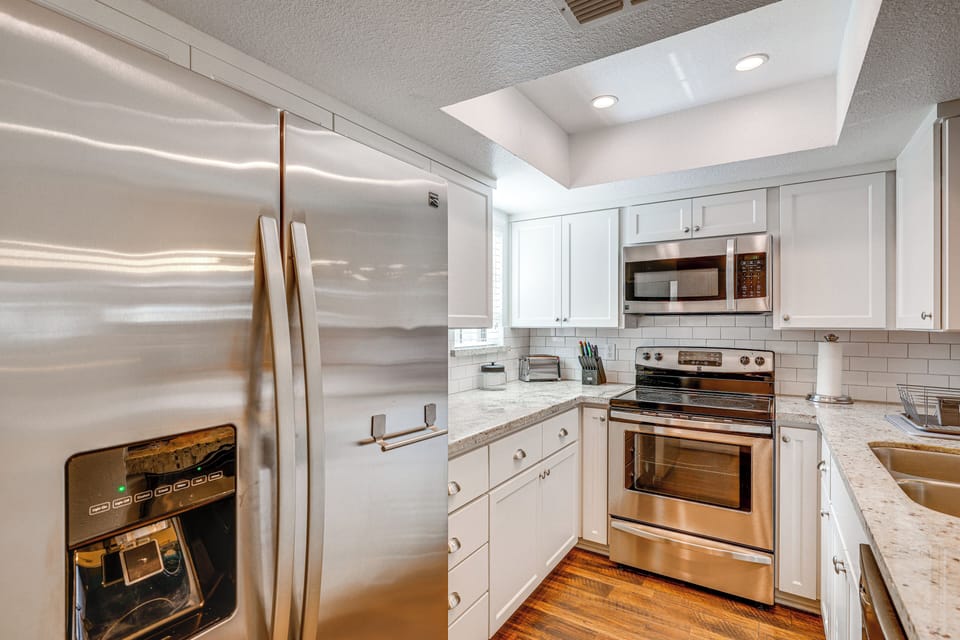 Kitchen | Keurig Coffee Maker | Toaster | Cooking Basics