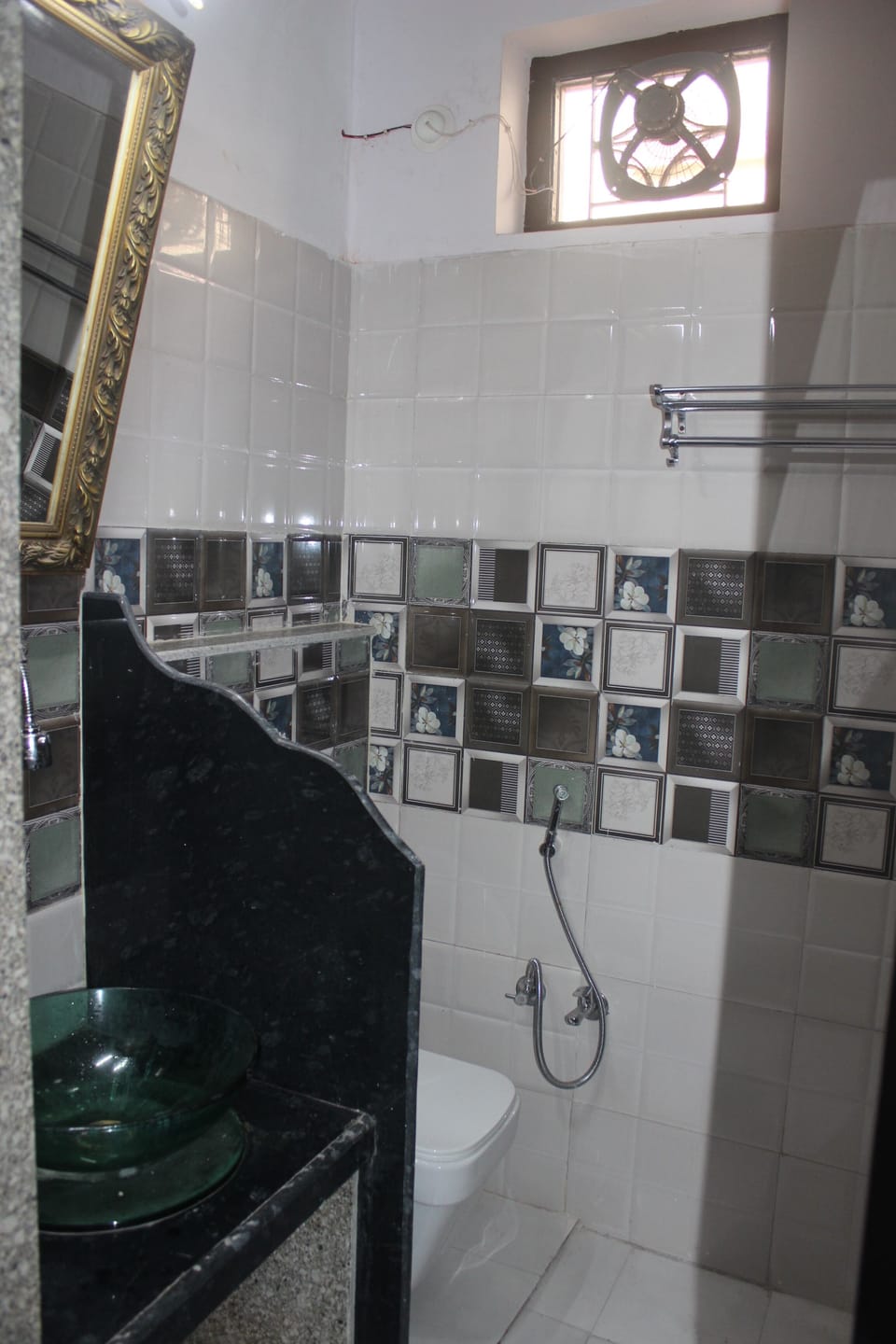 Deluxe Double Room | Bathroom | Free toiletries, soap, shampoo