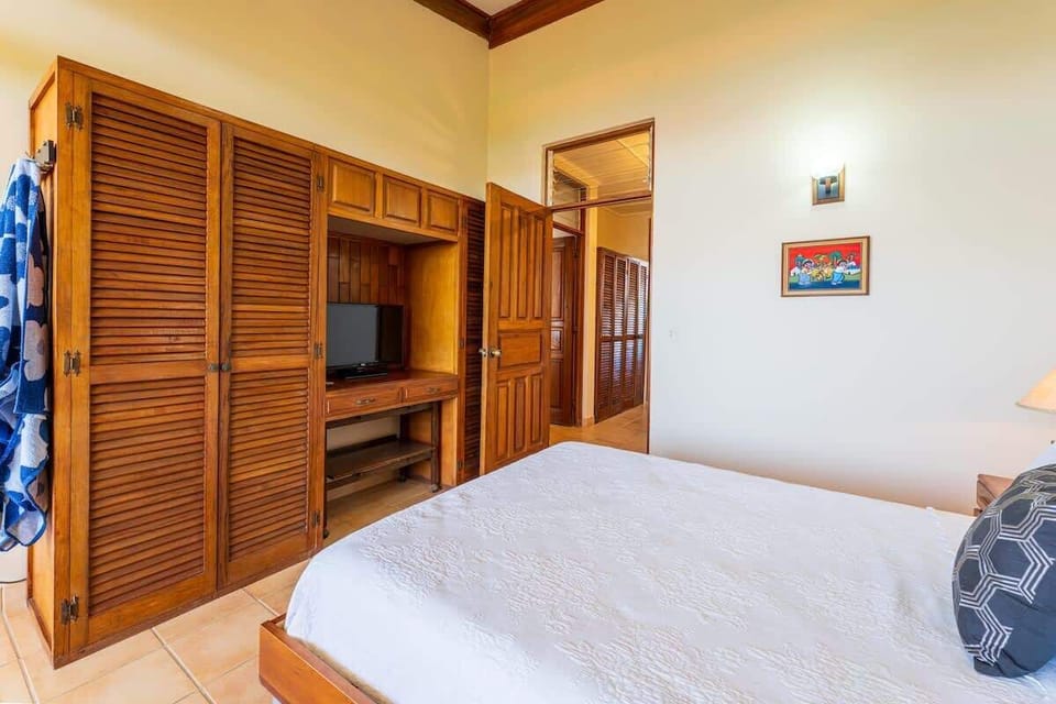 Guest bedroom