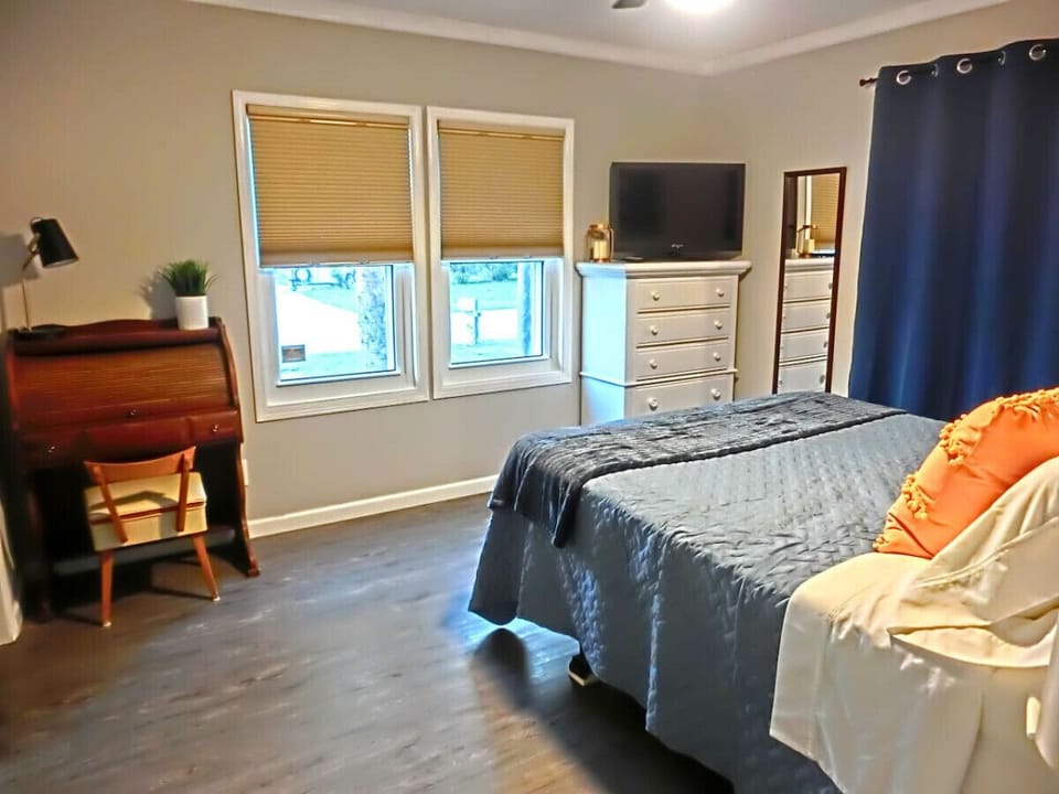 Guest Bedroom with Queen and Smart TV