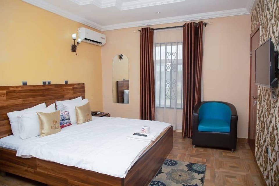 Family Room, Balcony, City View | Desk, laptop workspace, WiFi (free)