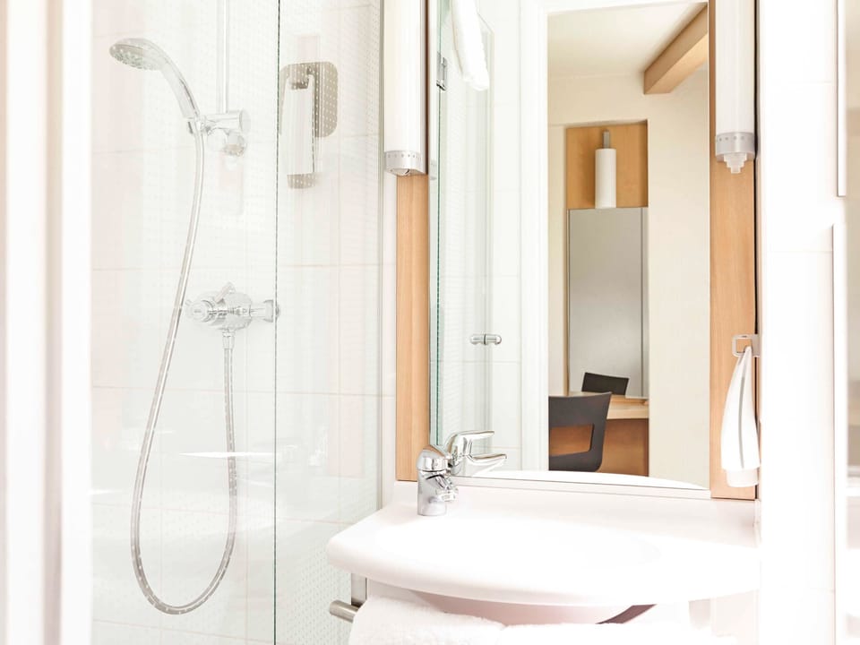 Twin Room, 2 Twin Beds | Desk, blackout drapes, free WiFi, bed sheets