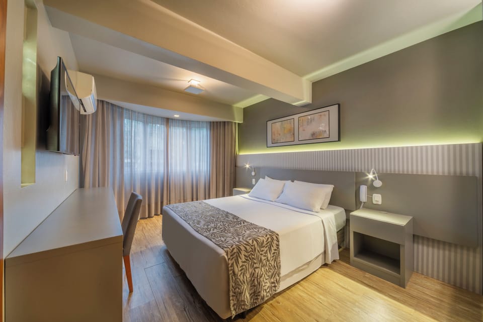 Deluxe Room | Minibar, desk, blackout drapes, soundproofing