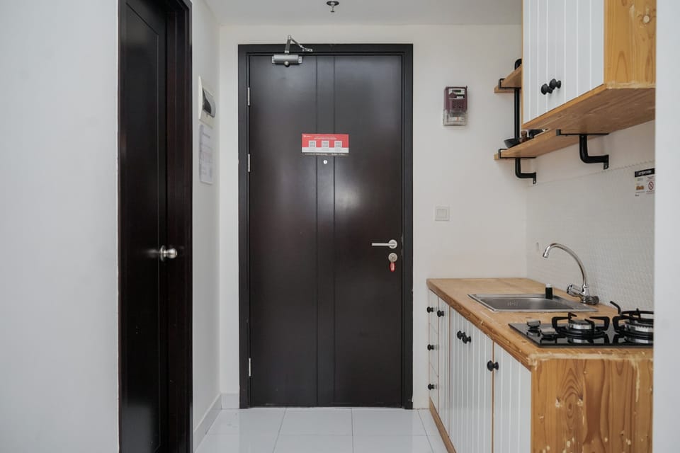 Deluxe Studio | Private kitchen | Fridge
