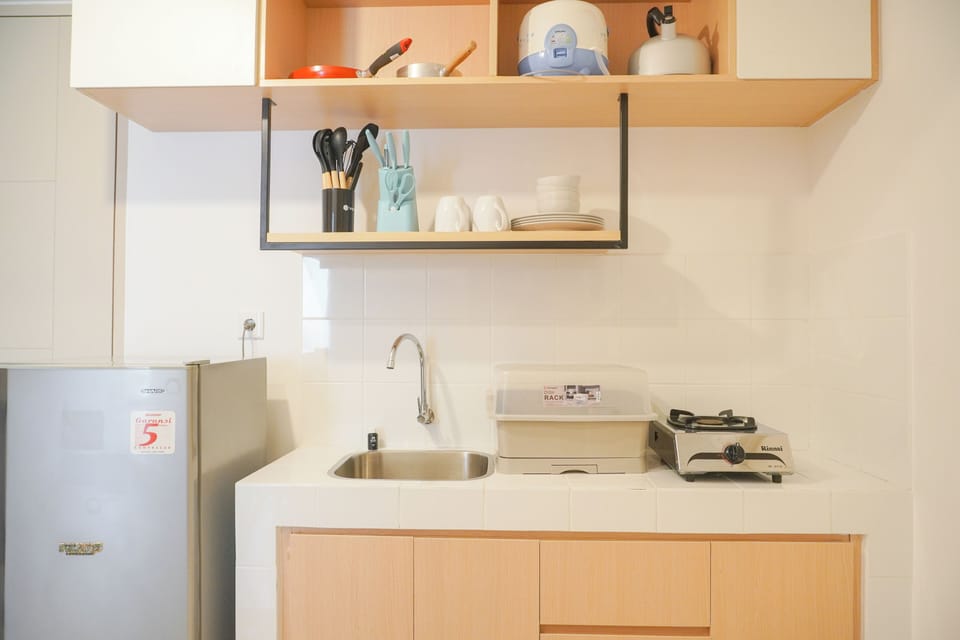 Deluxe Apartment | Private kitchen | Mini-fridge, stovetop, rice cooker