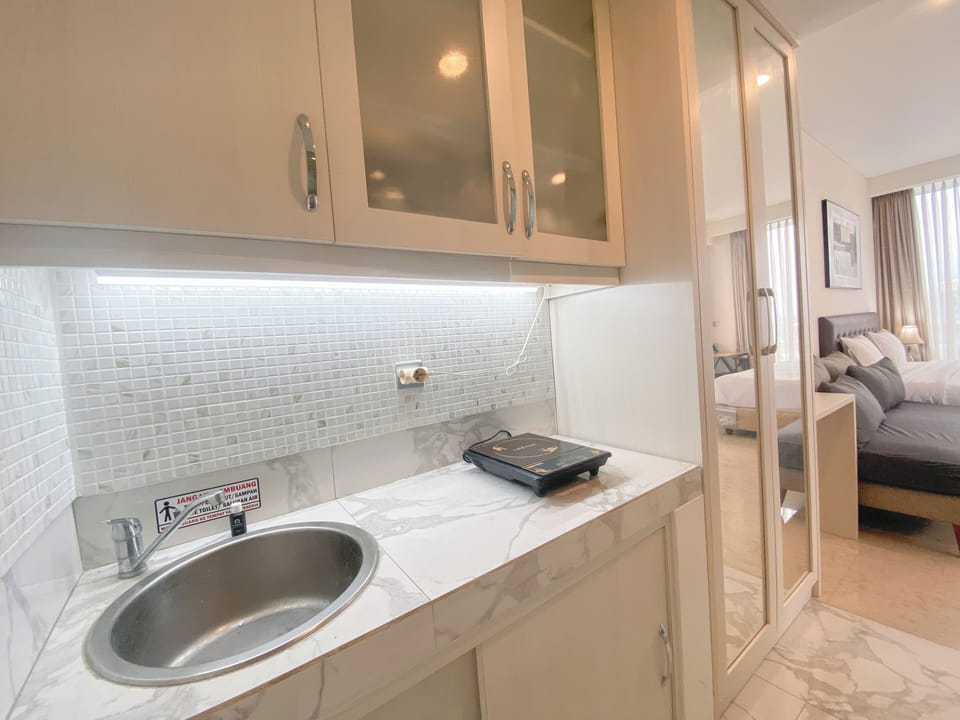 Studio | Private kitchen | Mini-fridge, stovetop, rice cooker, dining tables