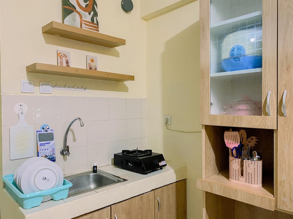 Apartment | Private kitchen | Fridge, stovetop, rice cooker