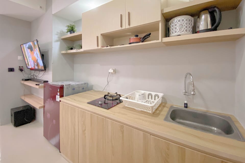Apartment | Private kitchen | Fridge, stovetop, rice cooker
