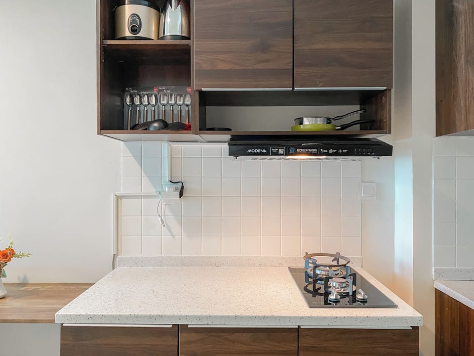 Apartment | Private kitchen | Fridge, stovetop, rice cooker, dining tables
