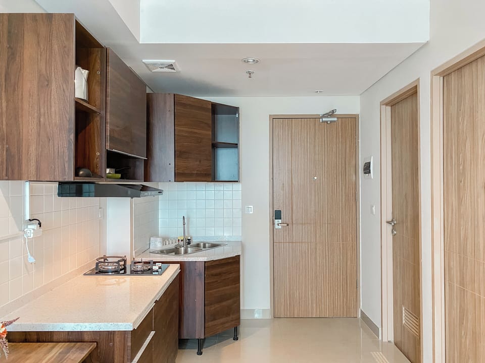Apartment | Private kitchen | Fridge, stovetop, rice cooker, dining tables