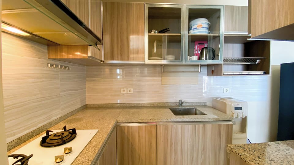 Apartment | Private kitchen | Fridge, stovetop, rice cooker, dining tables