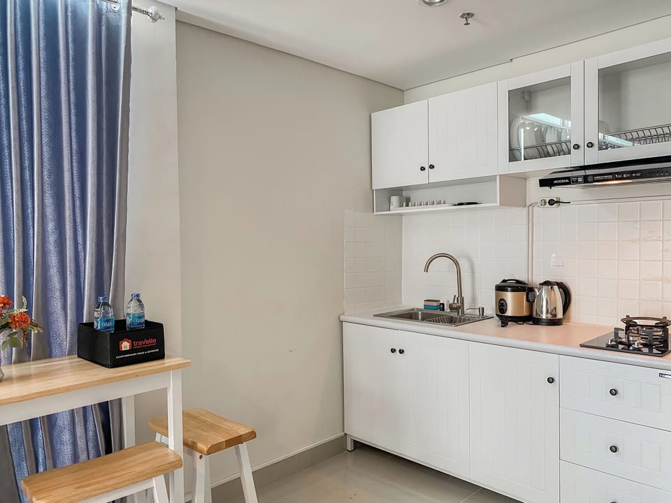 Apartment | Private kitchen | Fridge, stovetop, rice cooker, dining tables