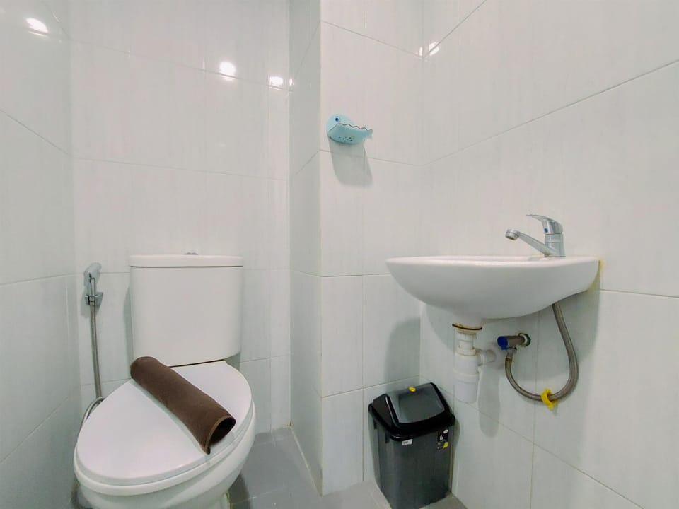Studio | Bathroom | Shower, towels