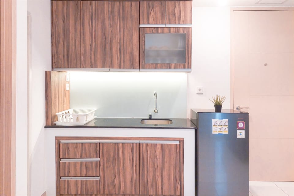 Apartment | Private kitchen | Fridge, stovetop, rice cooker, dining tables