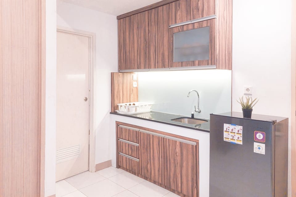 Apartment | Private kitchen | Fridge, stovetop, rice cooker, dining tables
