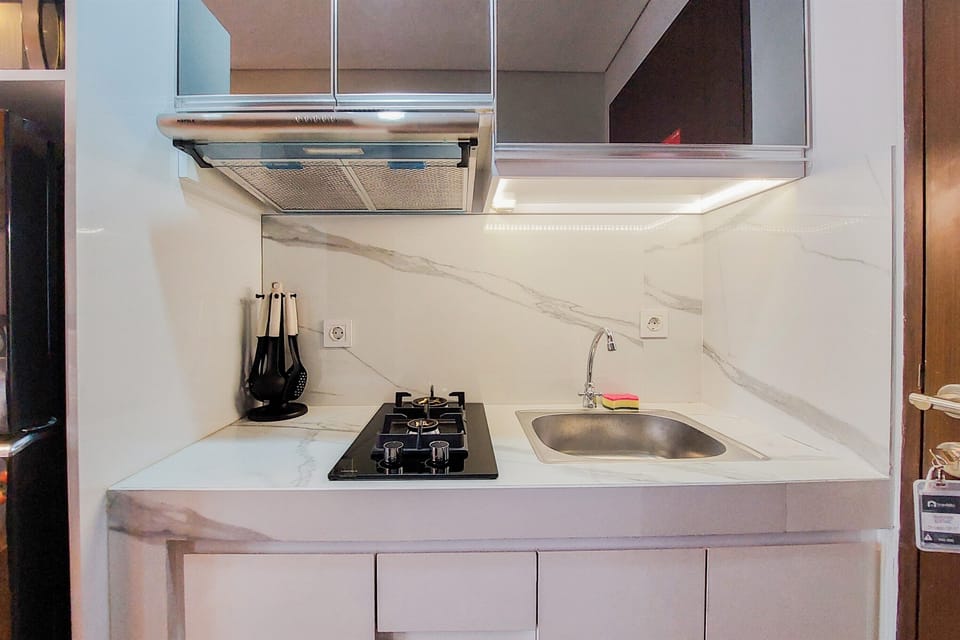 Deluxe Studio | Private kitchen | Fridge, rice cooker